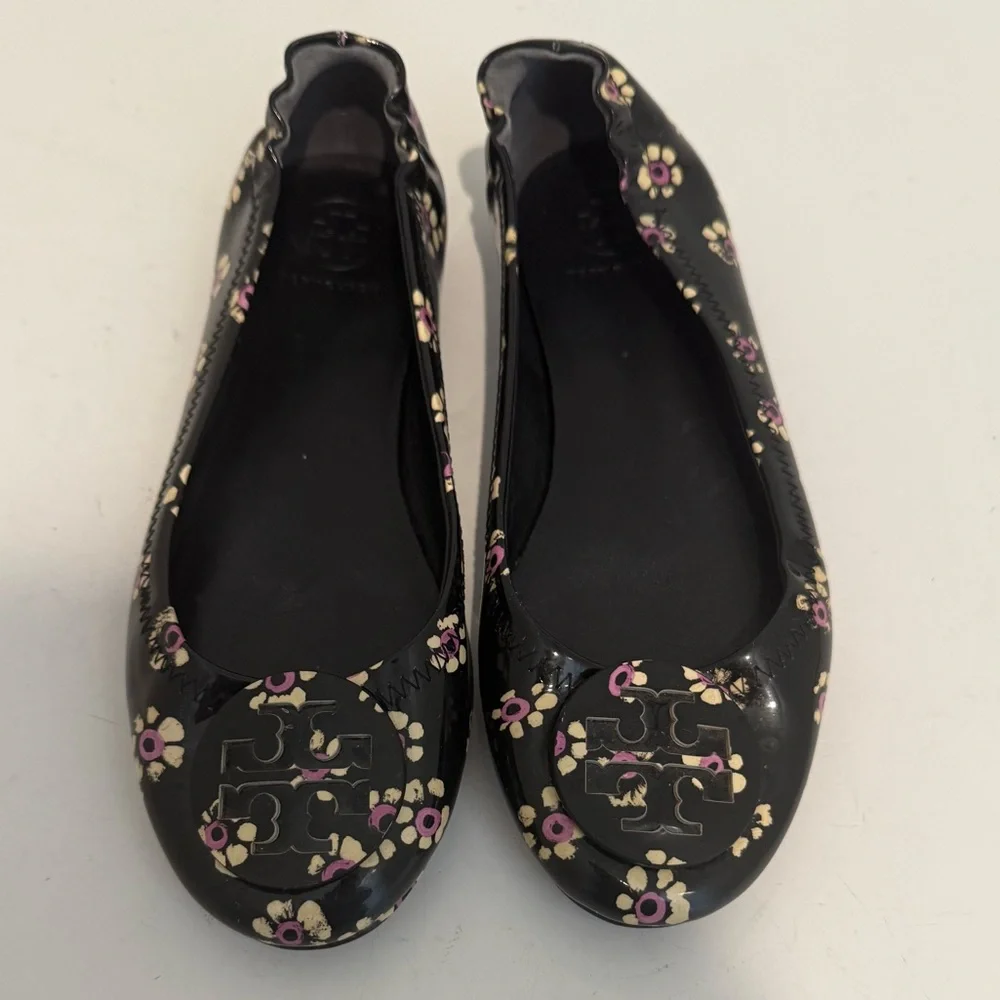 TORY BURCH Minnie Travel Logo Ballet Flats Black Pink Stamped Floral Size 6